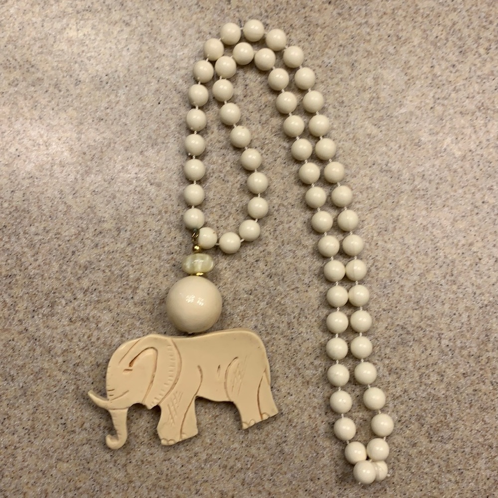 ⚜️Elephant beaded necklace